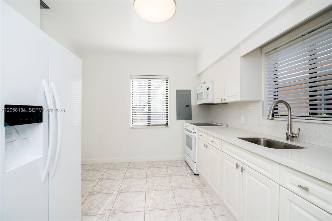 En Venta: $895,000 (3 camas, 2 baños, 1472 Pies cuadrados)