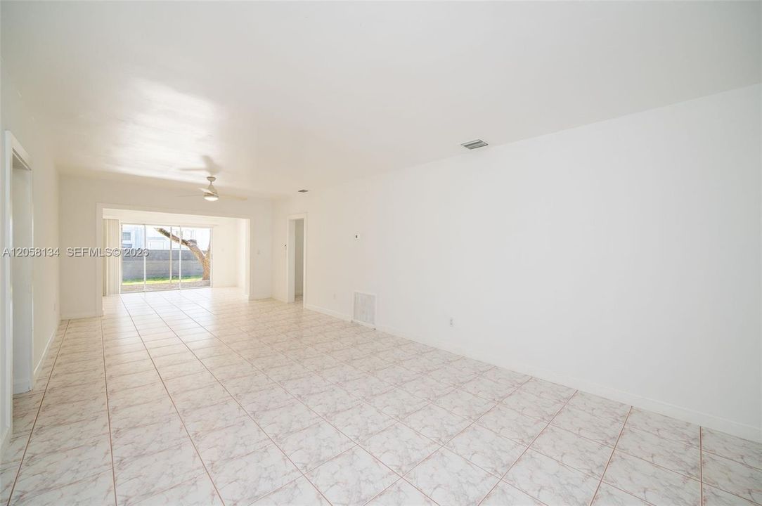 En Venta: $895,000 (3 camas, 2 baños, 1472 Pies cuadrados)
