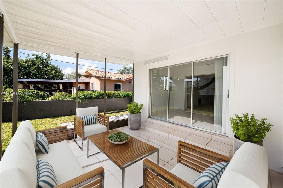 En Venta: $895,000 (3 camas, 2 baños, 1472 Pies cuadrados)