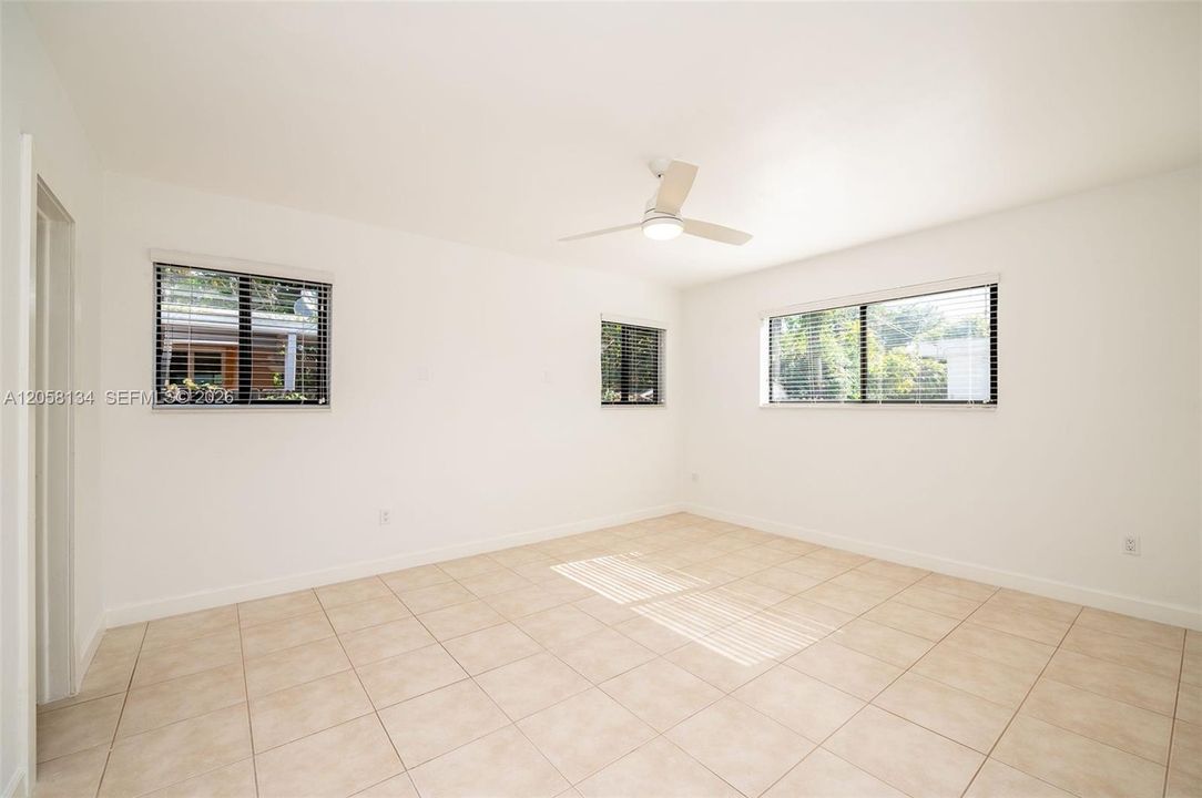 En Venta: $895,000 (3 camas, 2 baños, 1472 Pies cuadrados)