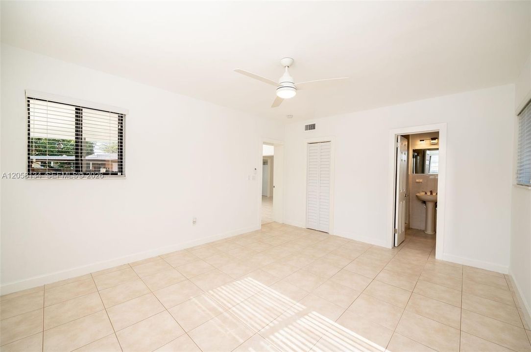 En Venta: $895,000 (3 camas, 2 baños, 1472 Pies cuadrados)