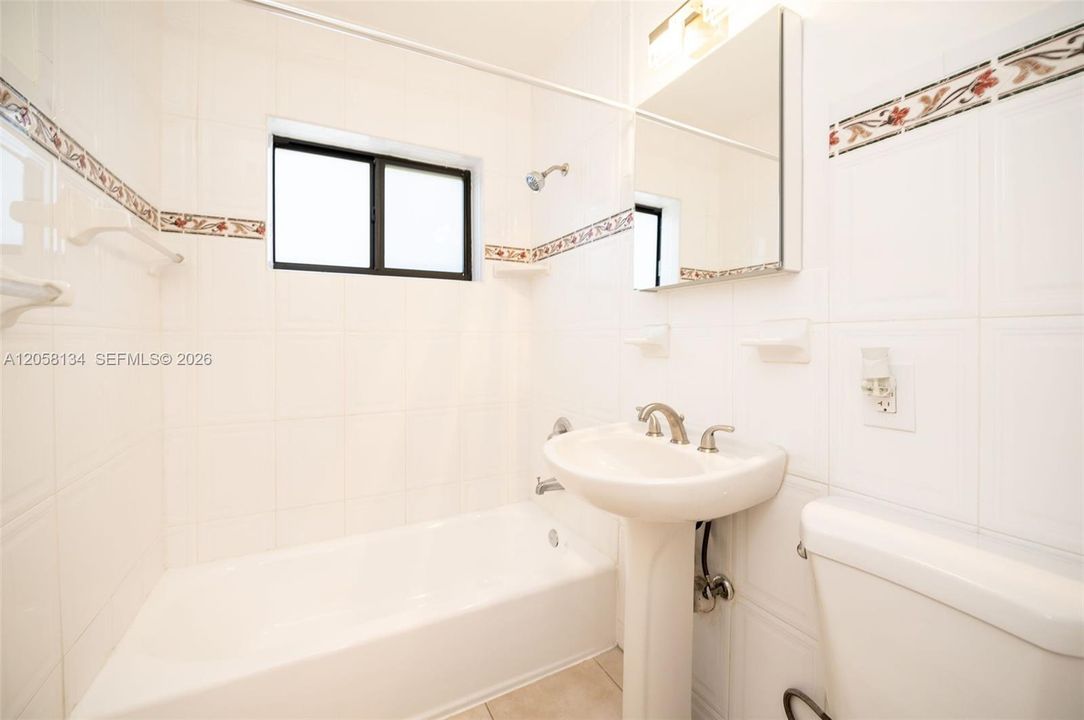 En Venta: $895,000 (3 camas, 2 baños, 1472 Pies cuadrados)