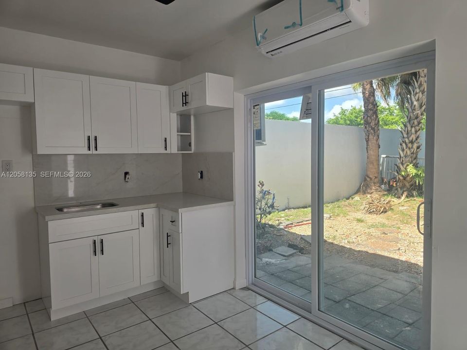 For Rent: $1,800 (2 beds, 1 baths, 1520 Square Feet)