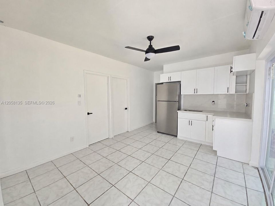 For Rent: $1,800 (2 beds, 1 baths, 1520 Square Feet)