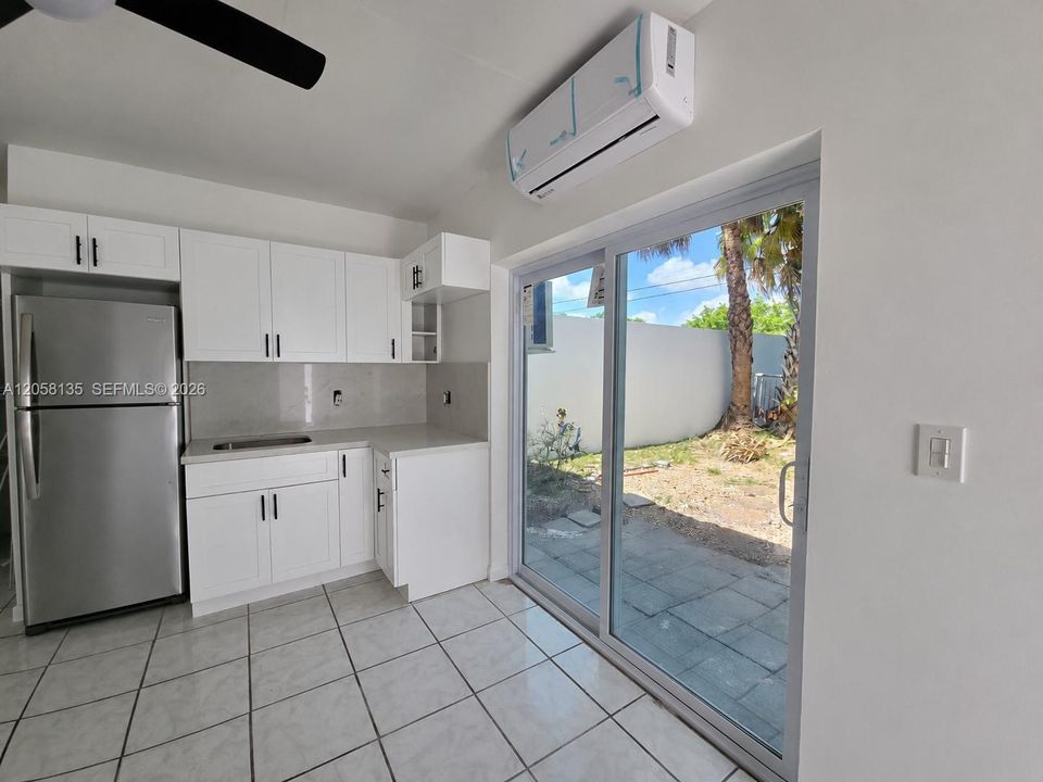 For Rent: $1,800 (2 beds, 1 baths, 1520 Square Feet)