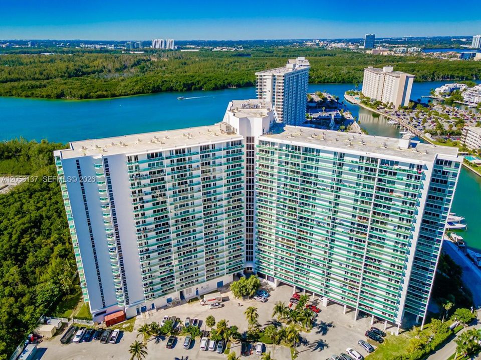 En Venta: $626,000 (2 camas, 2 baños, 1521 Pies cuadrados)