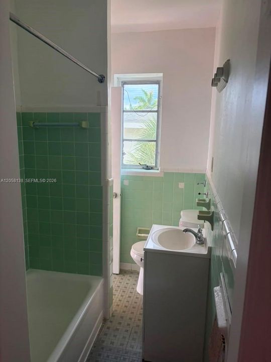 For Rent: $1,800 (1 beds, 1 baths, 650 Square Feet)
