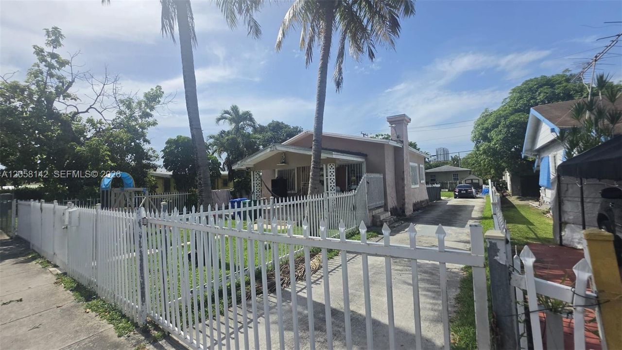 For Sale: $480,000 (0 beds, 0 baths, 1366 Square Feet)