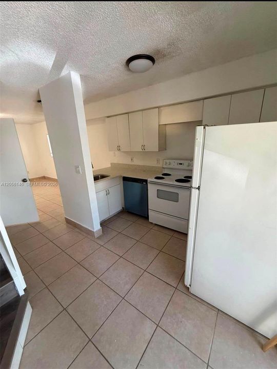 В аренду: $1,900 (2 спален, 1 ванн, 25470 Квадратных фут)