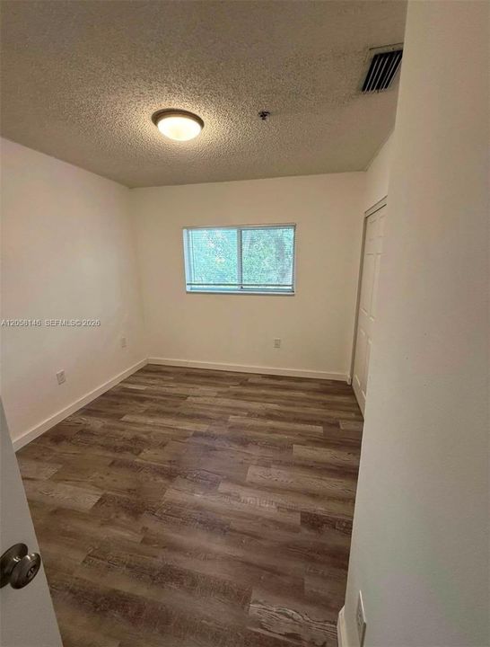 В аренду: $1,900 (2 спален, 1 ванн, 25470 Квадратных фут)