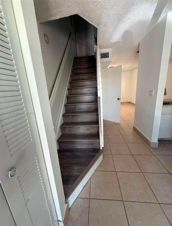 В аренду: $1,900 (2 спален, 1 ванн, 25470 Квадратных фут)