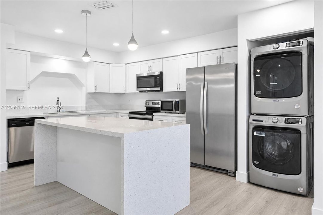 En Venta: $620,000 (3 camas, 2 baños, 1377 Pies cuadrados)