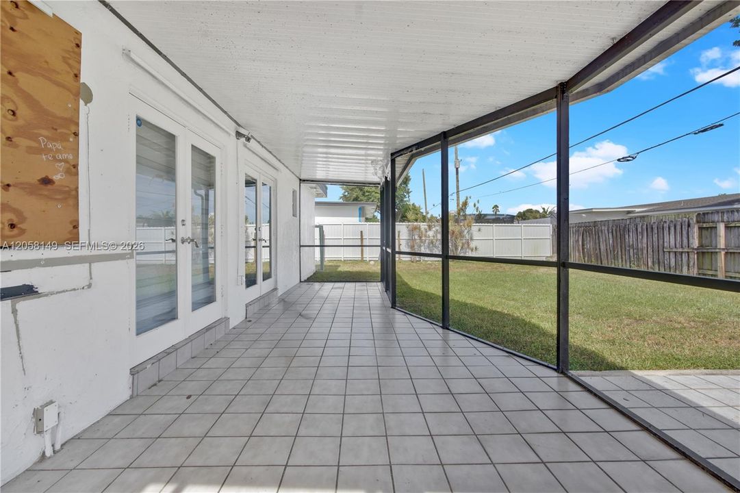 En Venta: $620,000 (3 camas, 2 baños, 1377 Pies cuadrados)