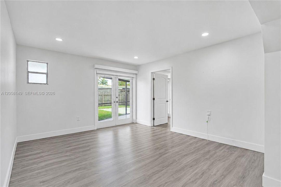 En Venta: $620,000 (3 camas, 2 baños, 1377 Pies cuadrados)