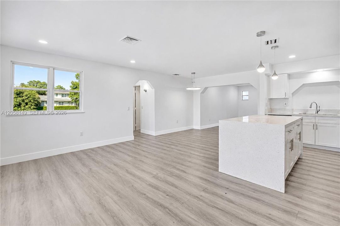 En Venta: $620,000 (3 camas, 2 baños, 1377 Pies cuadrados)