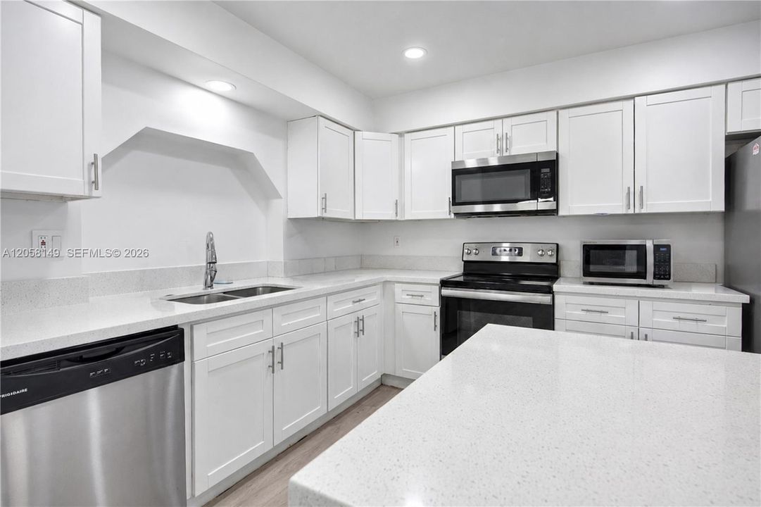 En Venta: $620,000 (3 camas, 2 baños, 1377 Pies cuadrados)
