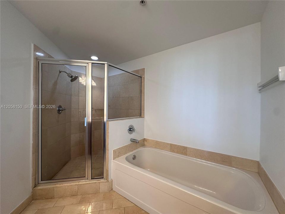 В аренду: $4,000 (2 спален, 2 ванн, 1099 Квадратных фут)
