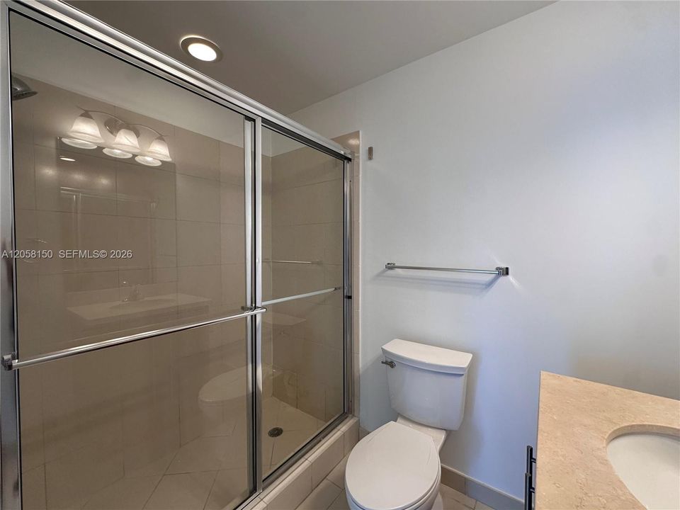 В аренду: $4,000 (2 спален, 2 ванн, 1099 Квадратных фут)