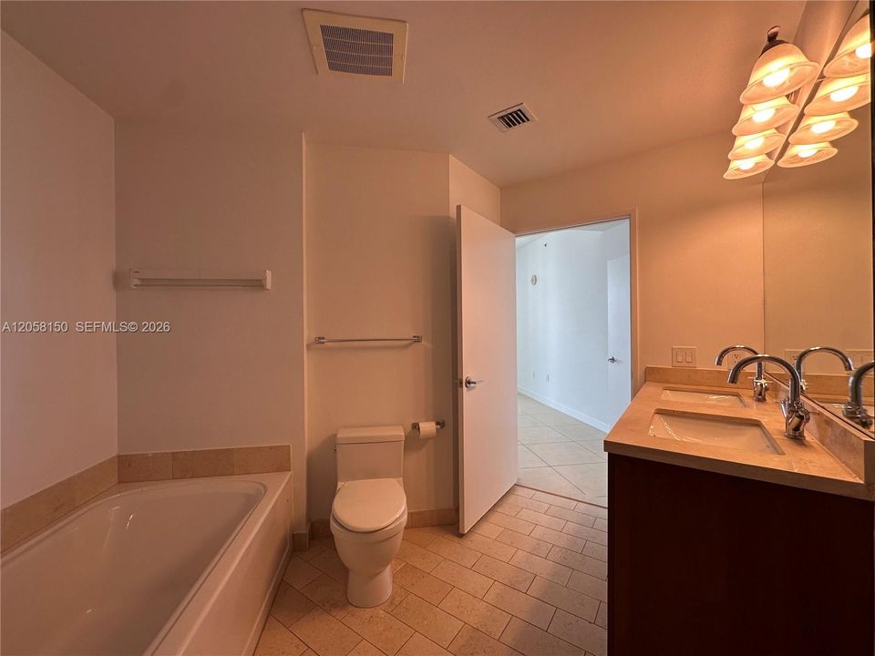 В аренду: $4,000 (2 спален, 2 ванн, 1099 Квадратных фут)