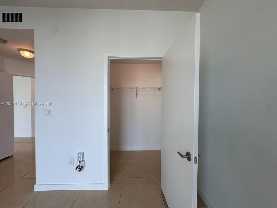 В аренду: $4,000 (2 спален, 2 ванн, 1099 Квадратных фут)