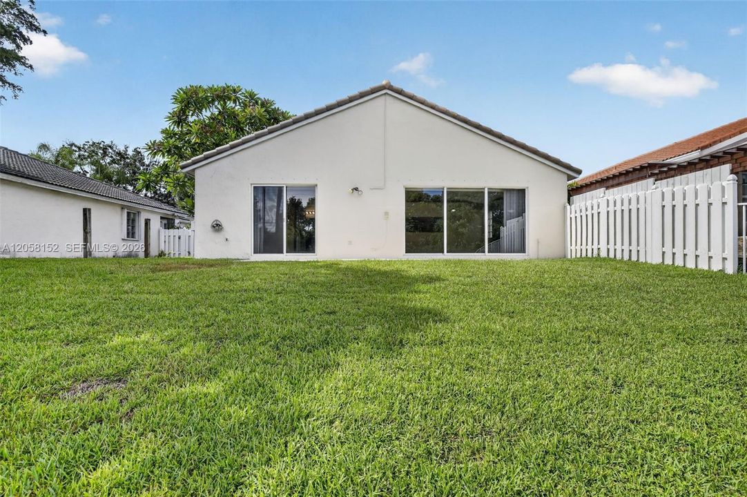 En Venta: $643,000 (3 camas, 2 baños, 1528 Pies cuadrados)