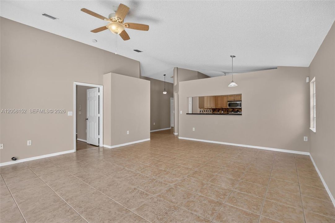 En Venta: $643,000 (3 camas, 2 baños, 1528 Pies cuadrados)
