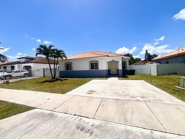 For Rent: $3,300 (4 beds, 2 baths, 1791 Square Feet)