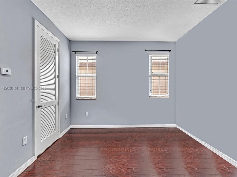 En Venta: $725,000 (4 camas, 2 baños, 2252 Pies cuadrados)