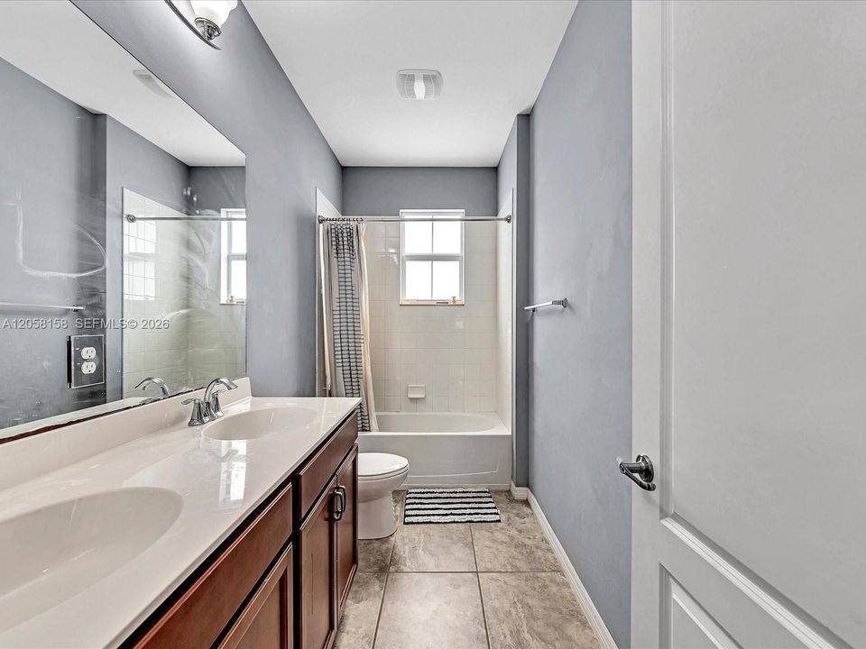 En Venta: $725,000 (4 camas, 2 baños, 2252 Pies cuadrados)