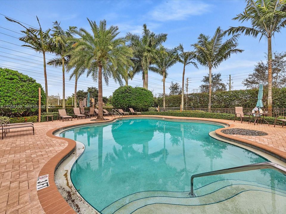 En Venta: $725,000 (4 camas, 2 baños, 2252 Pies cuadrados)