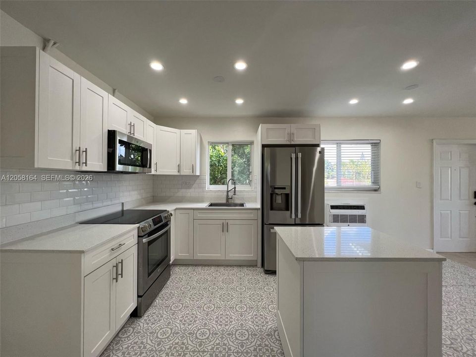 For Rent: $2,550 (2 beds, 1 baths, 927 Square Feet)