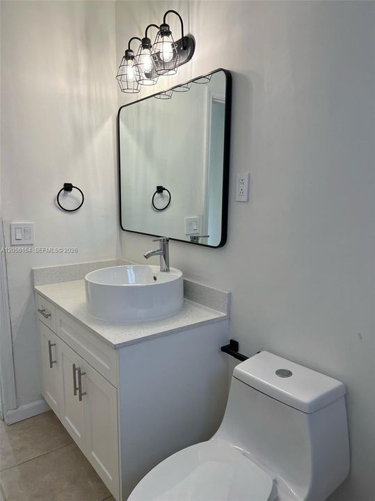 For Rent: $2,550 (2 beds, 1 baths, 927 Square Feet)