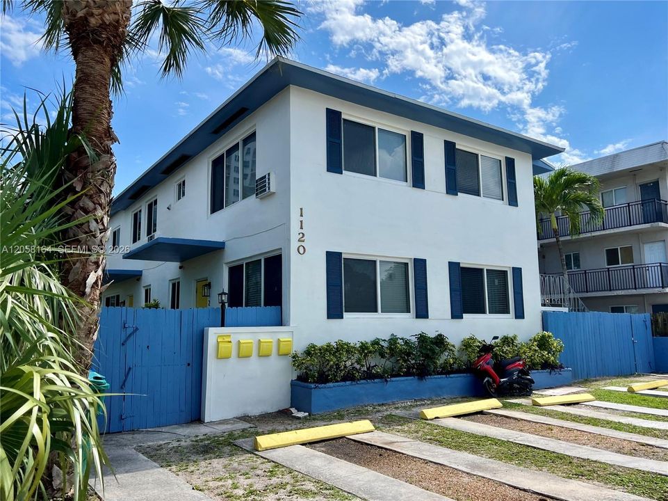 For Rent: $2,550 (2 beds, 1 baths, 927 Square Feet)