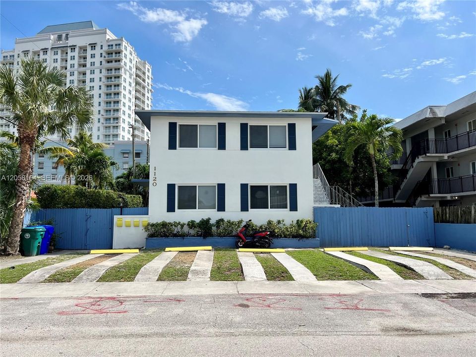 For Rent: $2,550 (2 beds, 1 baths, 927 Square Feet)
