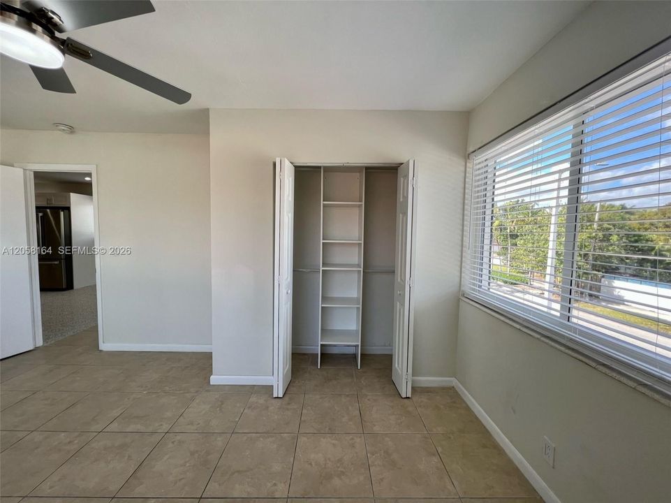 For Rent: $2,550 (2 beds, 1 baths, 927 Square Feet)