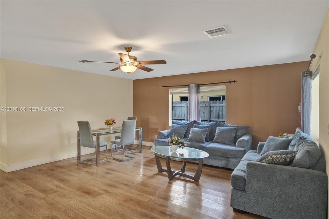 En Venta: $485,000 (3 camas, 2 baños, 1259 Pies cuadrados)