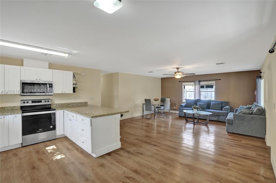 En Venta: $485,000 (3 camas, 2 baños, 1259 Pies cuadrados)