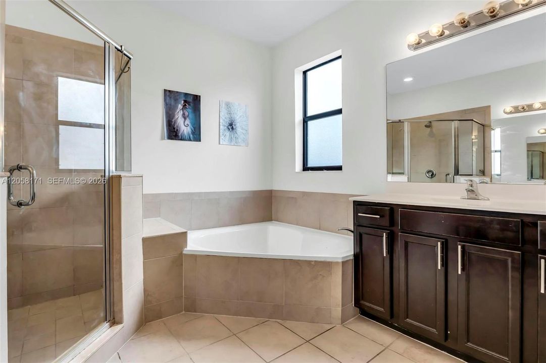 En Venta: $775,000 (5 camas, 4 baños, 2909 Pies cuadrados)