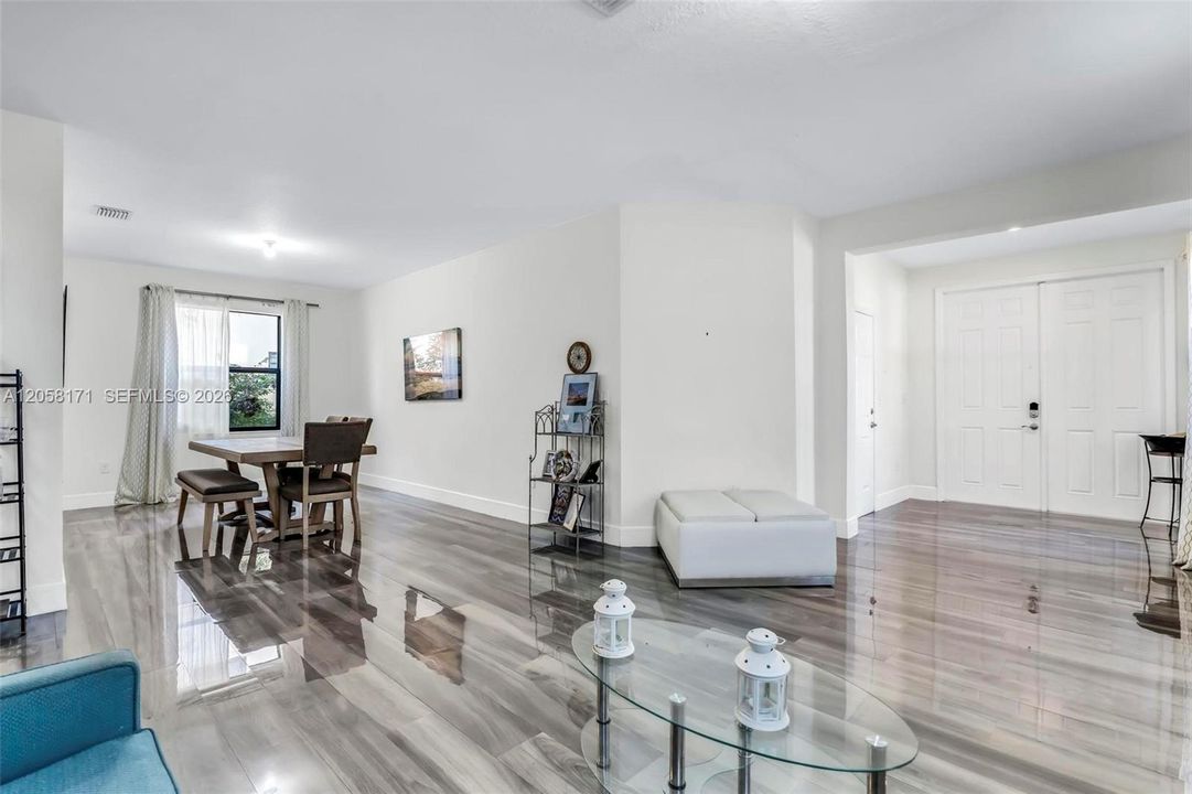 En Venta: $775,000 (5 camas, 4 baños, 2909 Pies cuadrados)