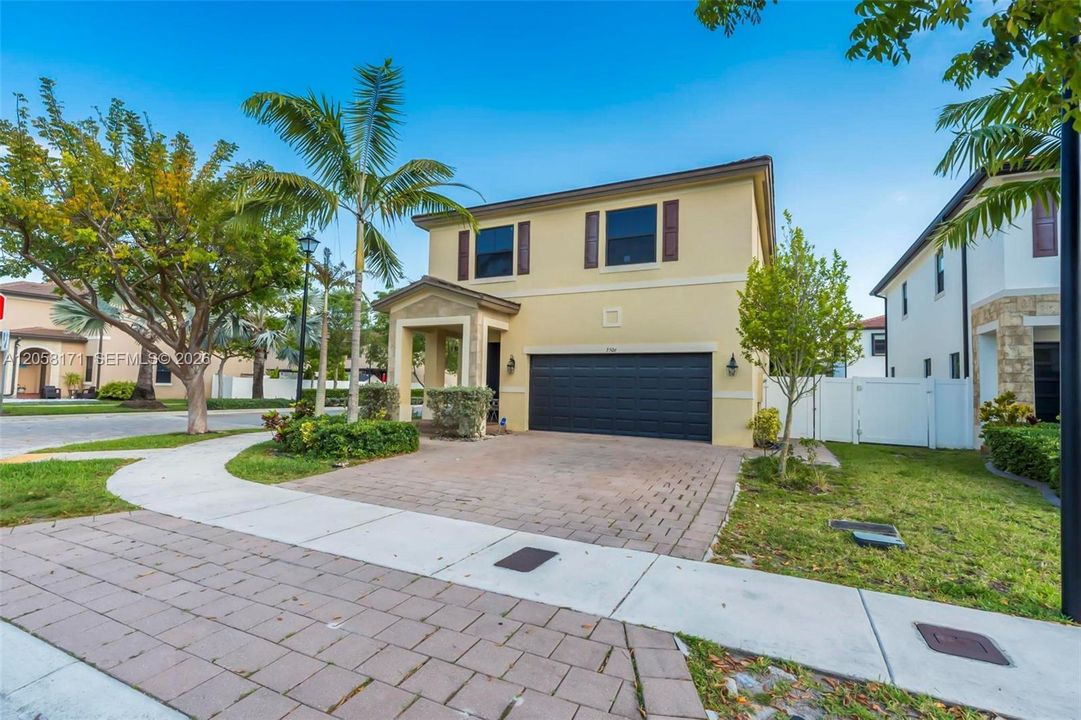 En Venta: $775,000 (5 camas, 4 baños, 2909 Pies cuadrados)