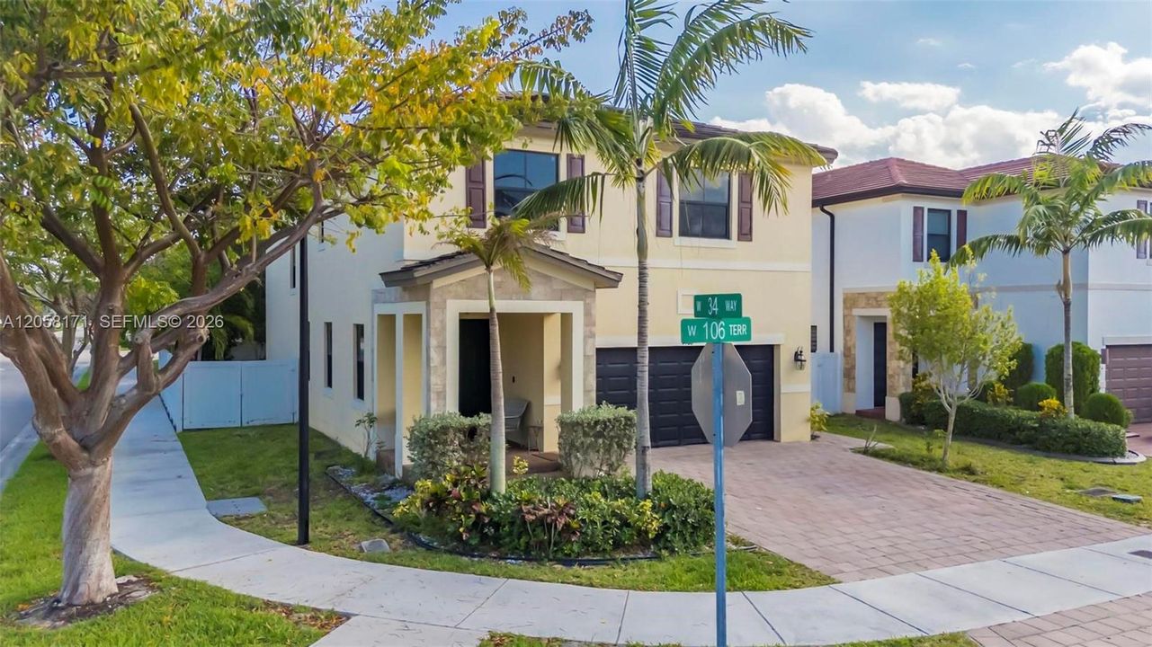 En Venta: $775,000 (5 camas, 4 baños, 2909 Pies cuadrados)