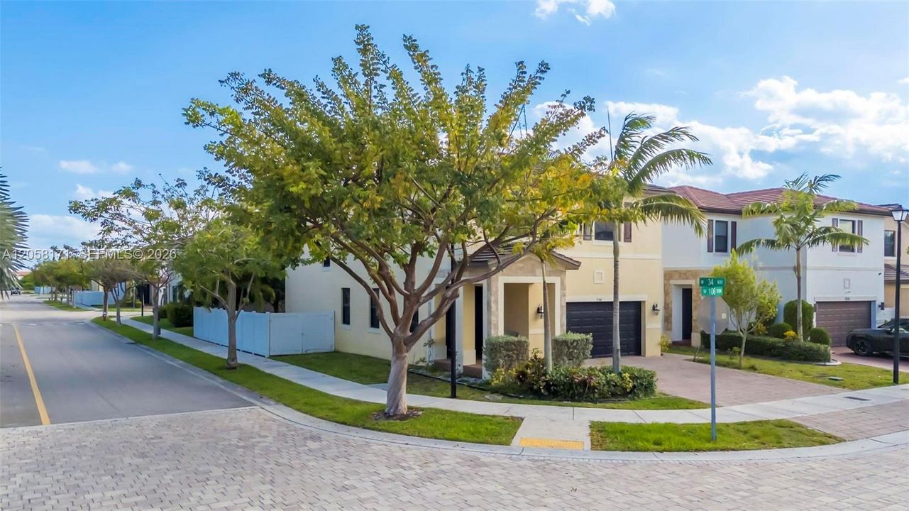En Venta: $775,000 (5 camas, 4 baños, 2909 Pies cuadrados)
