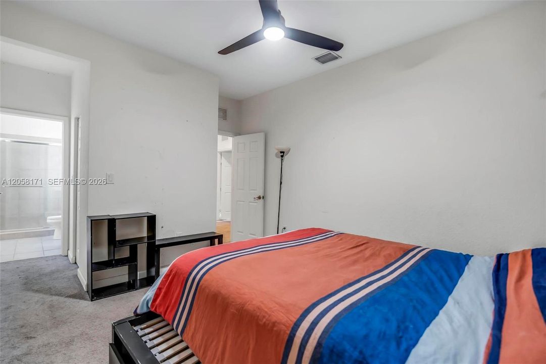 En Venta: $775,000 (5 camas, 4 baños, 2909 Pies cuadrados)