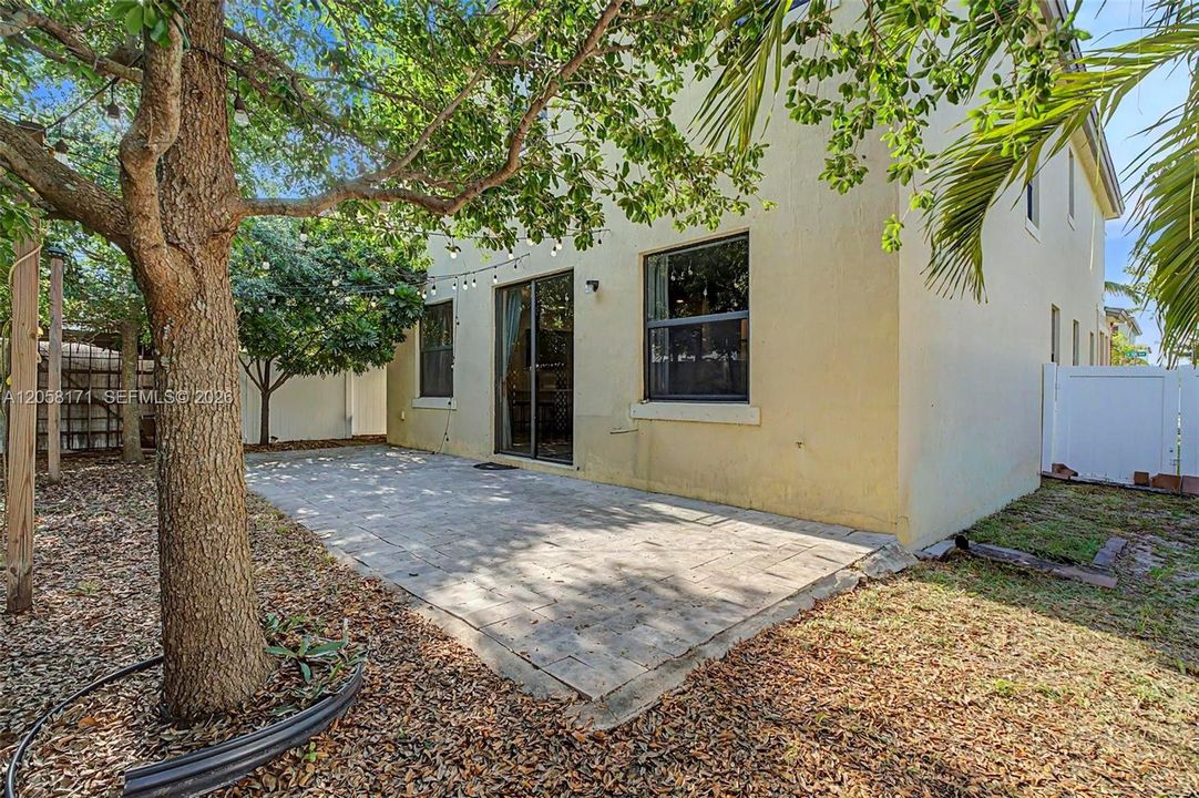 En Venta: $775,000 (5 camas, 4 baños, 2909 Pies cuadrados)