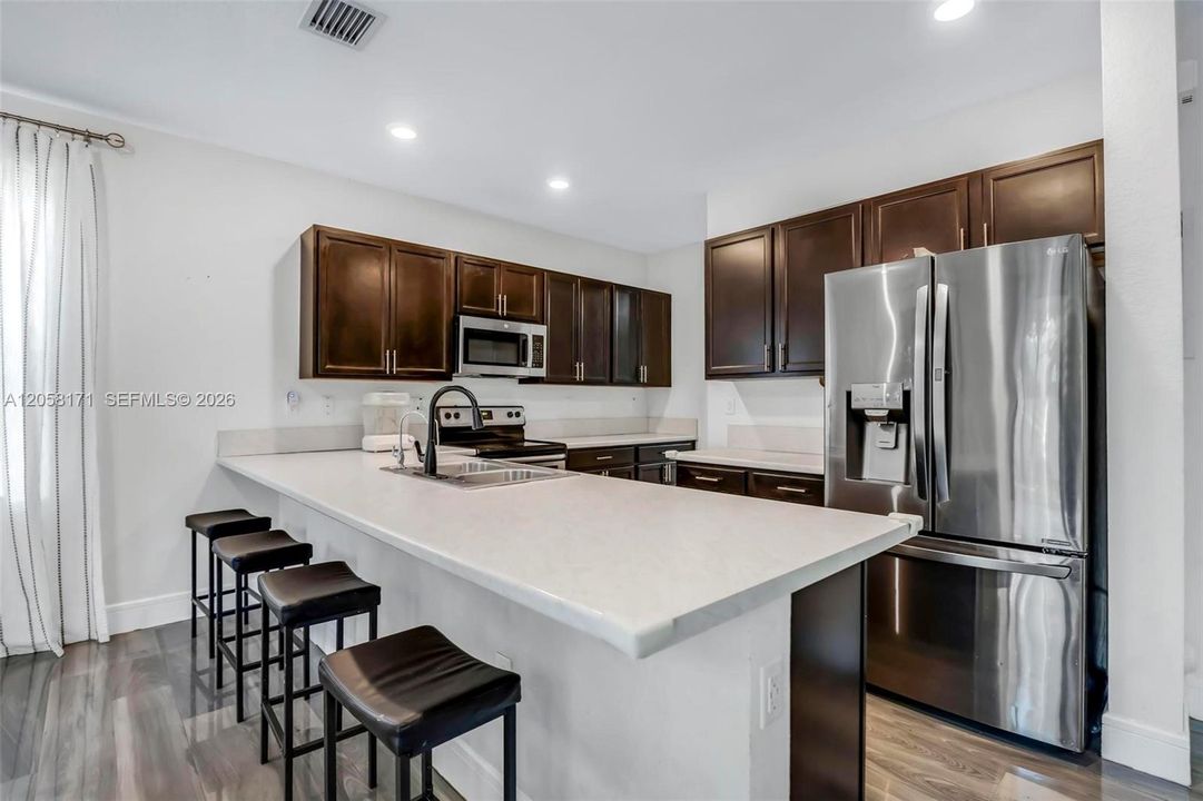 En Venta: $775,000 (5 camas, 4 baños, 2909 Pies cuadrados)