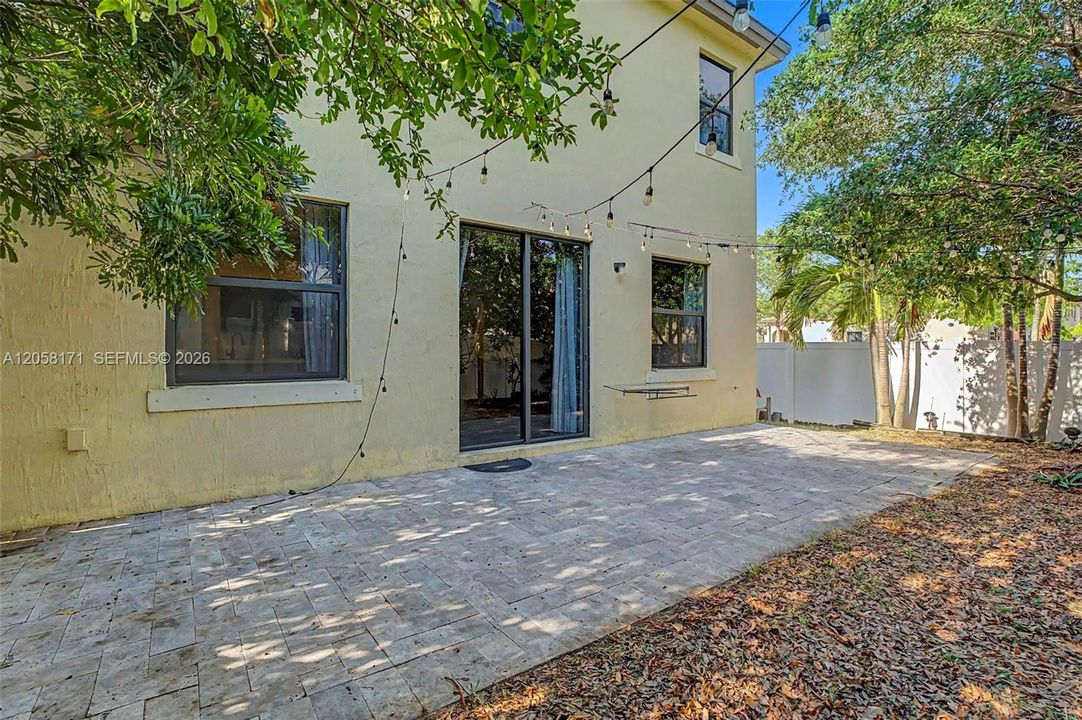 En Venta: $775,000 (5 camas, 4 baños, 2909 Pies cuadrados)
