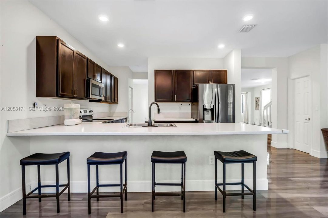 En Venta: $775,000 (5 camas, 4 baños, 2909 Pies cuadrados)