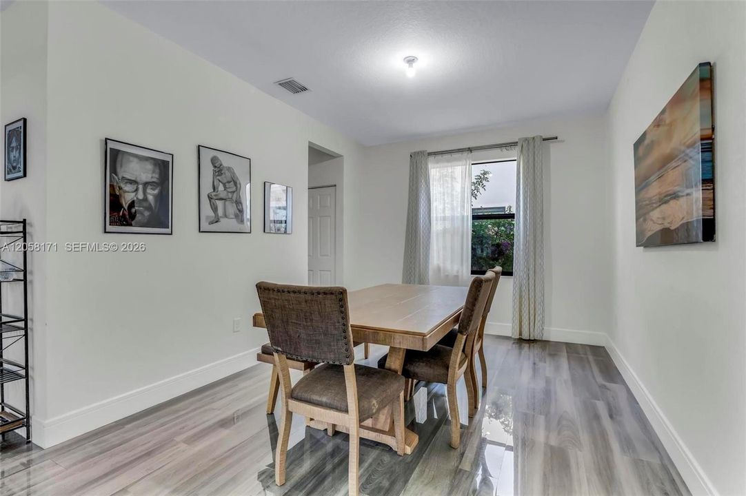 En Venta: $775,000 (5 camas, 4 baños, 2909 Pies cuadrados)