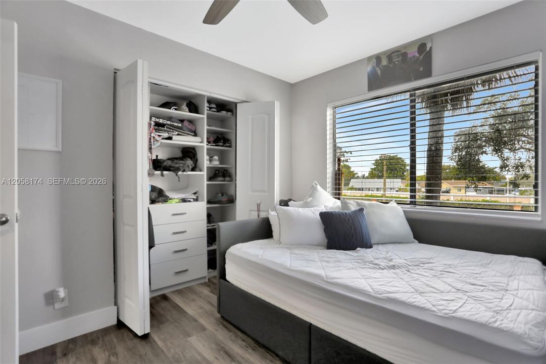For Sale: $230,000 (3 beds, 2 baths, 1480 Square Feet)