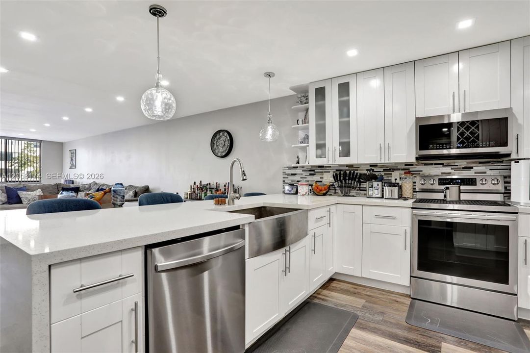 For Sale: $230,000 (3 beds, 2 baths, 1480 Square Feet)